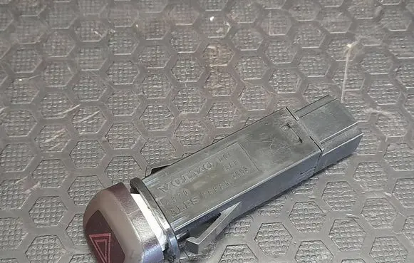 Volvo XC90 Hazard light switch 04W022 9168302