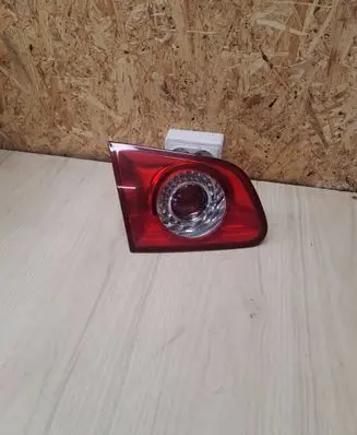 Tailgate rear/tail lights