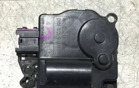 Ford Courier Air flap motor/actuator AV1119E616FA