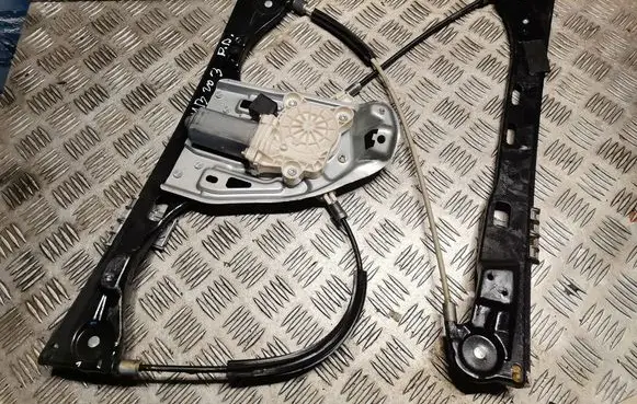Mercedes-Benz C W203 Front door window regulator with motor A2037202446 2037202446
