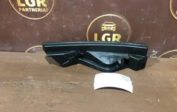 Front bumper mounting bracket
