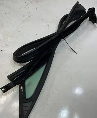 Mercedes-Benz E C207 W207 Front door rubber seal A207 . W212 COUPE | 888.112.511