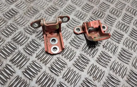 Nissan Note (E11) Rear door hinge set 