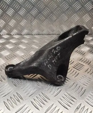 Audi A4 S4 B7 8E 8H Engine mounting bracket 8E0199307S