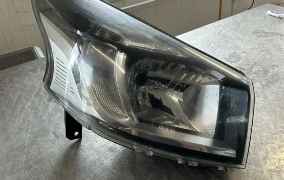 Renault Trafic III (X82) Headlight/headlamp 260108047R