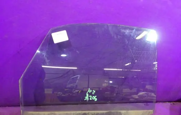 Audi A4 S4 B5 8D Front door window glass four-door