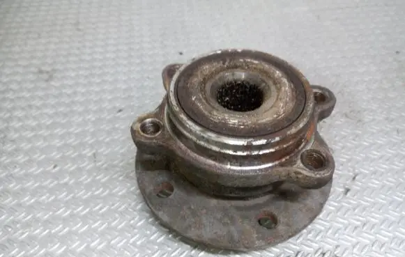 Volkswagen Caddy Front wheel hub