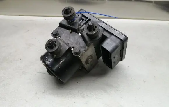 Volkswagen Touran I ABS Pump 1K0614517B 1K0907379D