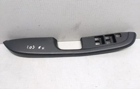 Nissan Almera Front door window switch trim 809491N4201