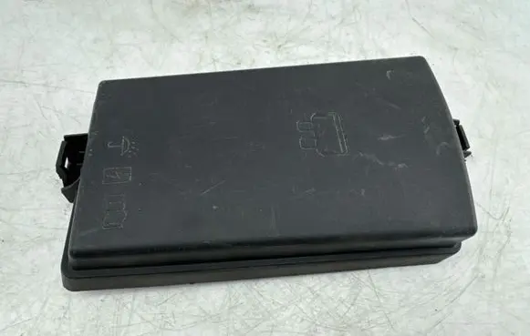 Volkswagen Golf VII Fuse box cover 5Q0937132A