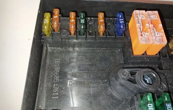 Volkswagen Caddy Fuse module 017181301