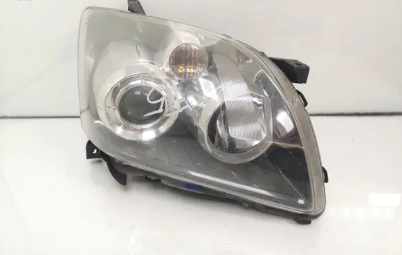 Toyota Avensis T250 Headlight/headlamp 8596724010