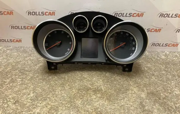 Opel Insignia A Speedometer (instrument cluster) 365903926 13083 A2C38131503