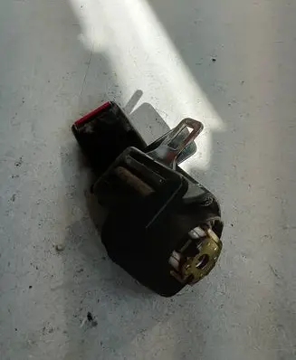 Audi A4 S4 B5 8D Rear seatbelt 123669