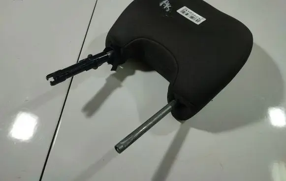 Volvo V50 Front seat headrest 