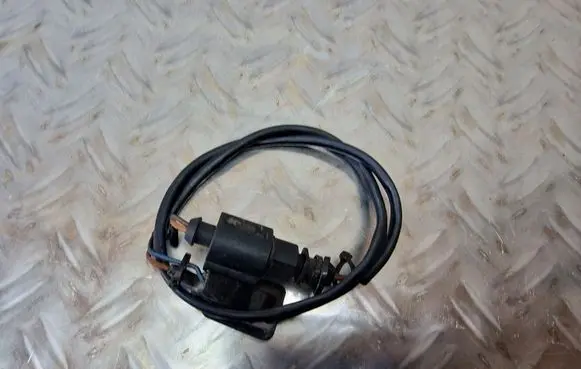 Audi A3 S3 8L Windshield washer spray nozzle 8L0955988