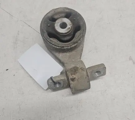 Honda Civic Engine mount bracket