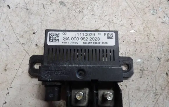 Mercedes-Benz S W221 Battery control module A0009822023 1110029 18041203052