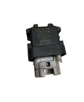 Toyota RAV 4 (XA30) Glow plug pre-heat relay 2861067010 1567000671