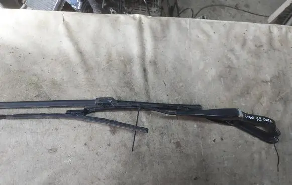 Ford Kuga I Front wiper blade arm 8V4117526CC
