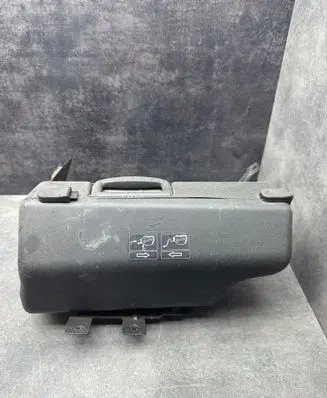 Audi A6 S6 C5 4B Spare wheel mounting bracket 4B9011215C