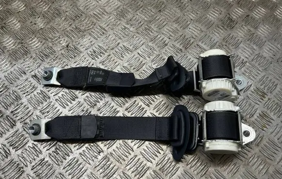 Jeep Cherokee Rear seatbelt