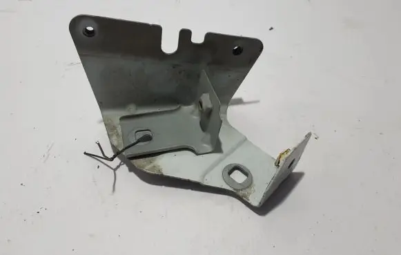 Renault Trafic III (X82) Fender mounting bracket 47903R