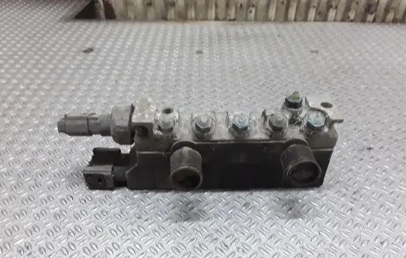 Mercedes-Benz S W220 Air suspension valve block A2203200258