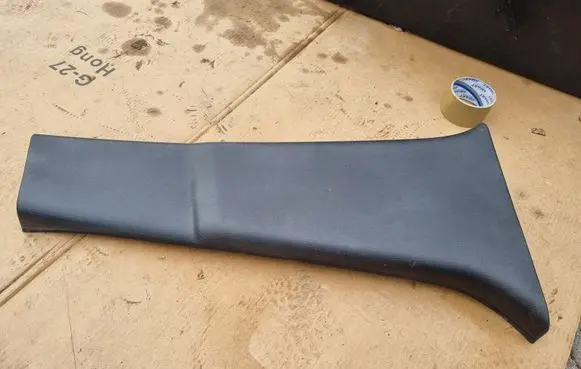 Peugeot Partner (B) pillar trim (top) 9681033577