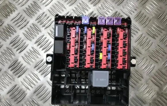 Ford Fiesta Fuse box set c1bt14b562acg c1bt-14b562a-cg