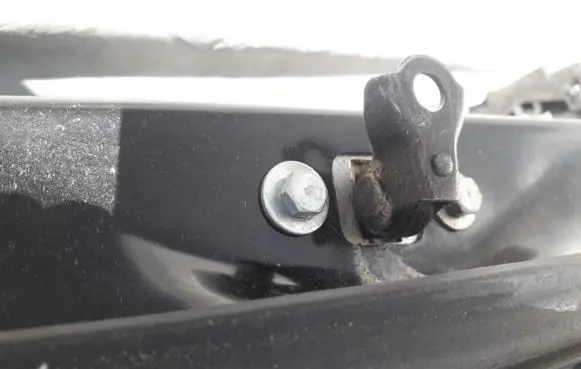 Honda CR-V Rear door check strap stopper