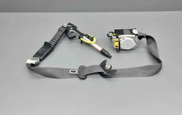 Honda Accord Front seatbelt CA235HR08 TKAH3EJ488 E40437137