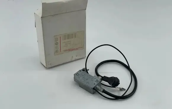 Volkswagen Golf IV Antenna control unit 1H0035551