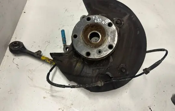 BMW X3 E83 Front wheel hub