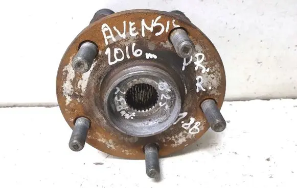 Toyota Avensis T270 Front wheel hub