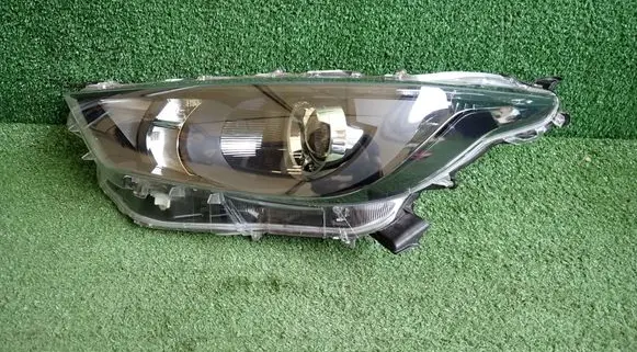 Toyota Yaris XP210 Headlight/headlamp 