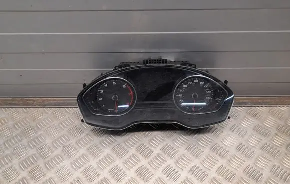 Audi A5 Speedometer (instrument cluster) 8W5920870L