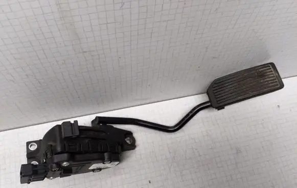 Nissan Almera N16 Accelerator throttle pedal 18002AU410 6PV00862001