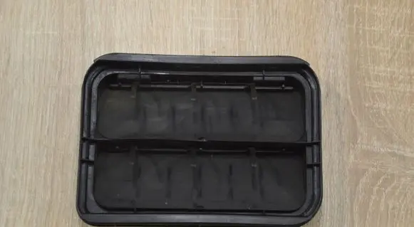 Renault Laguna III Quarter panel pressure vent 