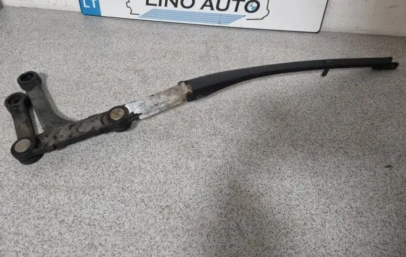 BMW 5 E39 Front wiper blade arm 8209880 8361744
