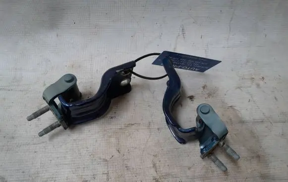 Volkswagen PASSAT B6 Tailgate/trunk/boot hinge 3C9827302D