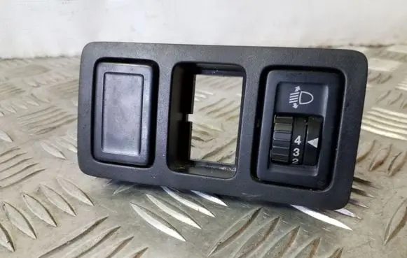 Suzuki Grand Vitara II Headlight level height control switch