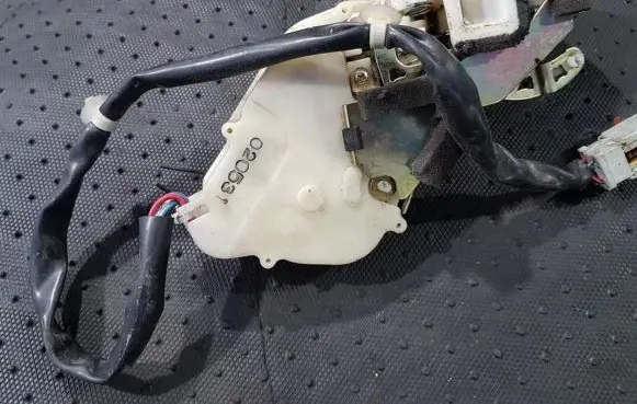 Honda Jazz Front door lock 020531