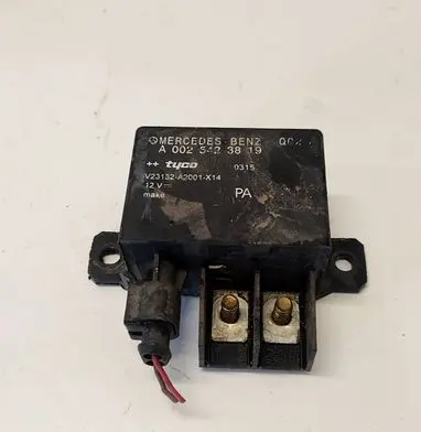 Mercedes-Benz E W211 Glow plug pre-heat relay A0025423819