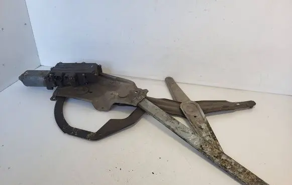BMW 3 E36 Front door window regulator motor 103778