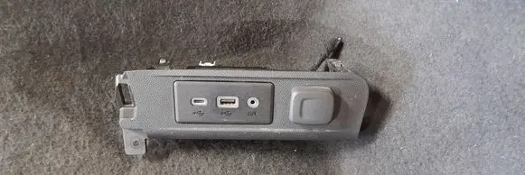 Buick Encore GX I USB socket connector 13529865