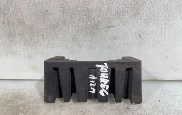 Volkswagen Touareg I Jacking socket point 7l8804123