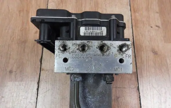 Toyota Avensis T270 ABS Pump 4454005120 0265251999 0265951833