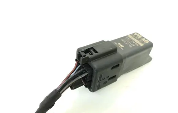 Volkswagen Jetta V Glow plug pre-heat relay 038907281D 0522120504