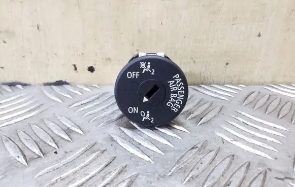 Passenger airbag on/off switch